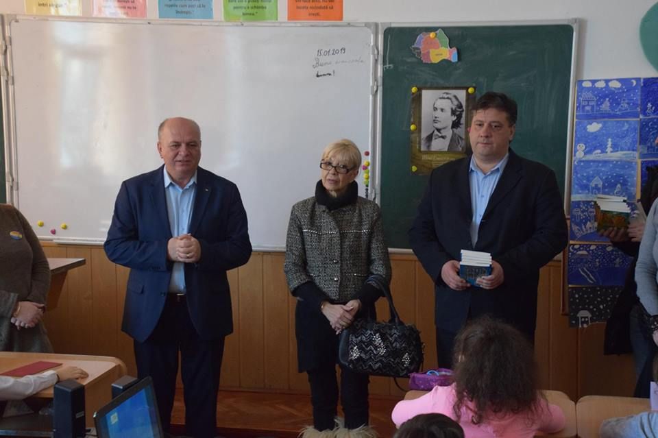 De Ziua Culturii Naționale, conducerea municipalității pietrene a oferit cărți de Eminescu