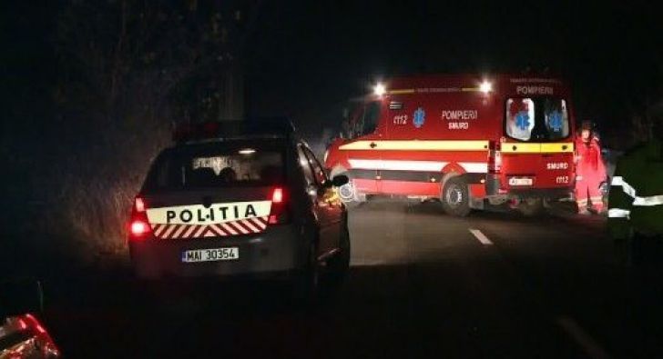 Accident mortal. Pieton lovit de două autoturisme