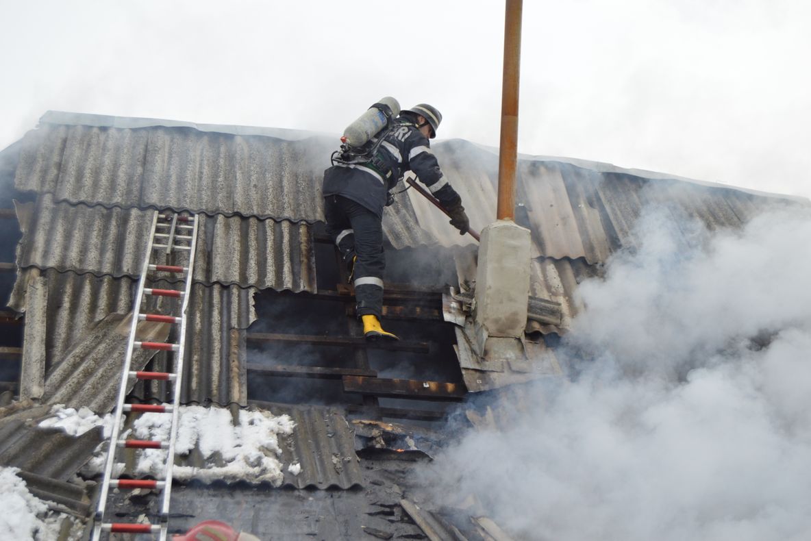 Sezonul incendiilor provocate de coșurile de fum continuă