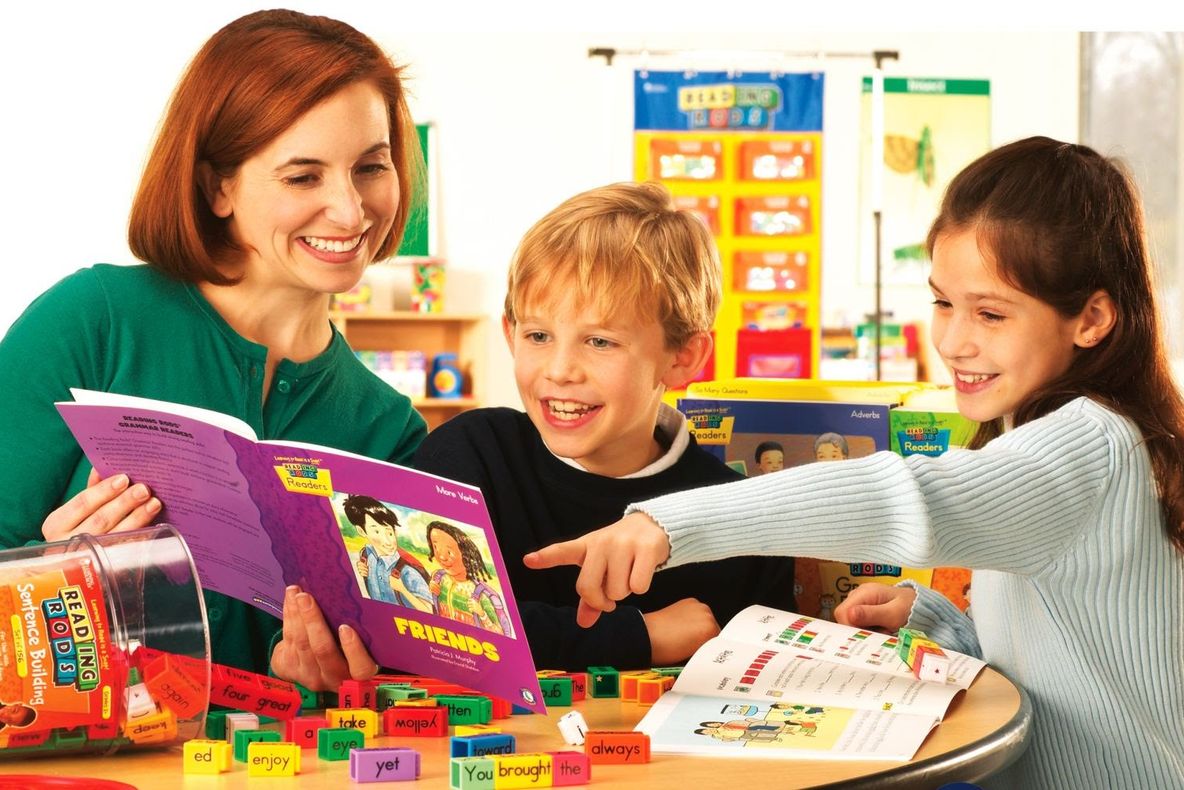 În vacanța intersemestrială, copiii sunt așteptați la bibliotecă să învețe engleza