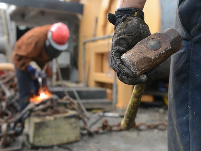 În Roman se caută 50 de muncitori necalificați. Vezi lista celor 236 locuri de muncă vacante NOI publicate de AJOFM Neamț