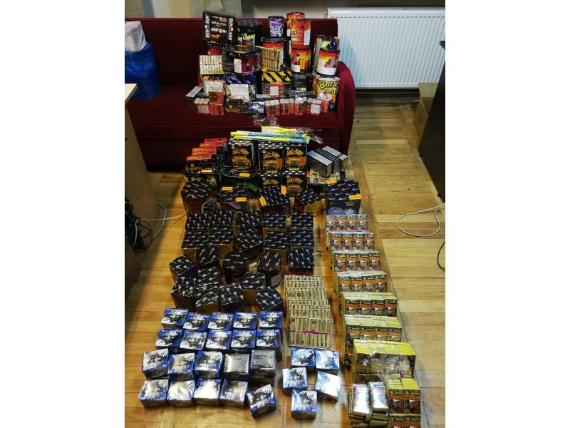 Riscă închisoarea pentru comerț ilegal cu articole pirotehnice