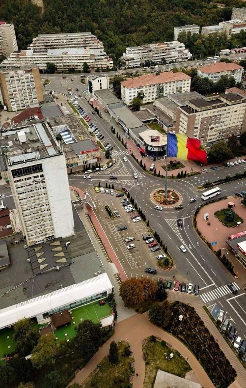 Un catarg cu un tricolor uriaș va fi instalat în centrul Municipiului Piatra-Neamț