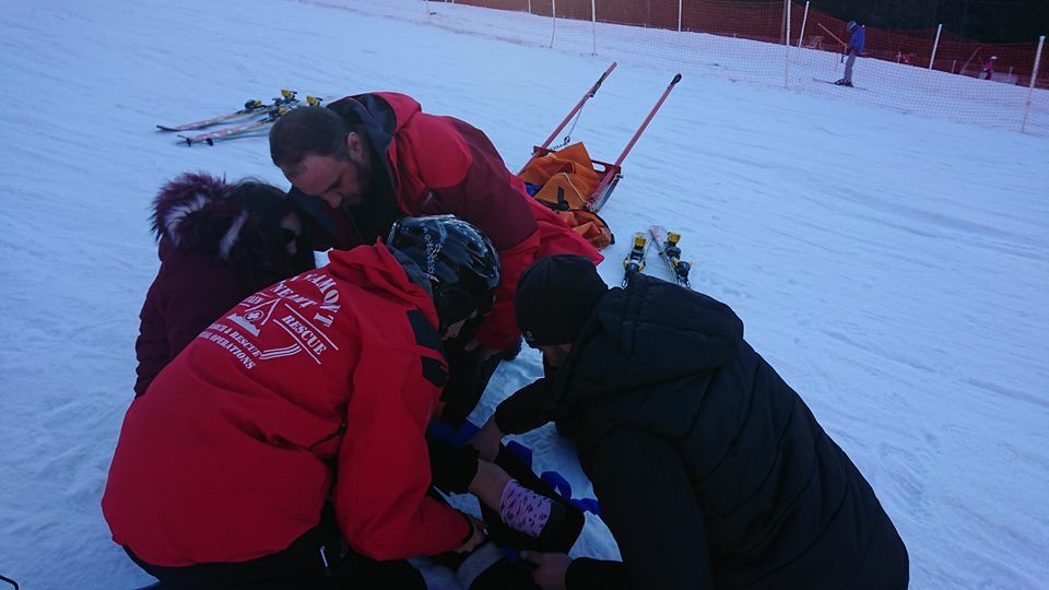 Cinci accidente într-o singură zi pe pârtia din Durău. Sfaturile salvamontiștilor