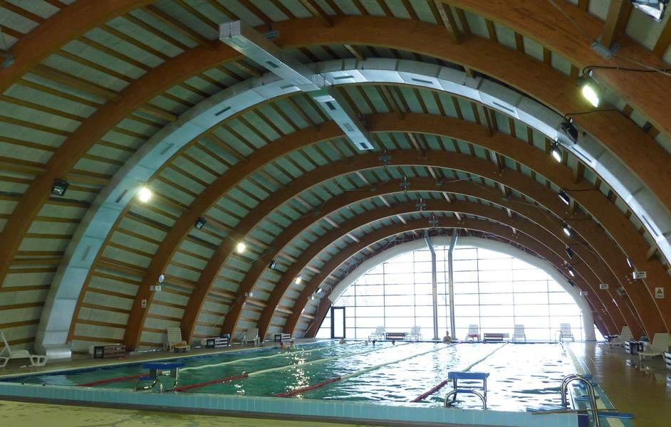550 de elevi au beneficiat de acces gratuit la bazinul de înot din Roman