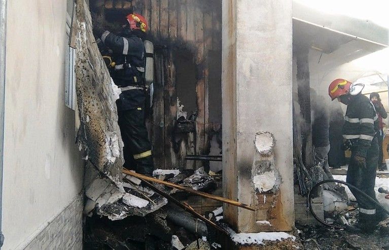 Incendiu la o locuință din Agapia (FOTO)