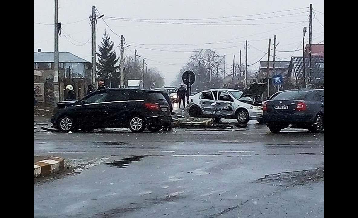 Accident cu victime în intersecția de la Girov. Video cu momentul impactului (FOTO-VIDEO)