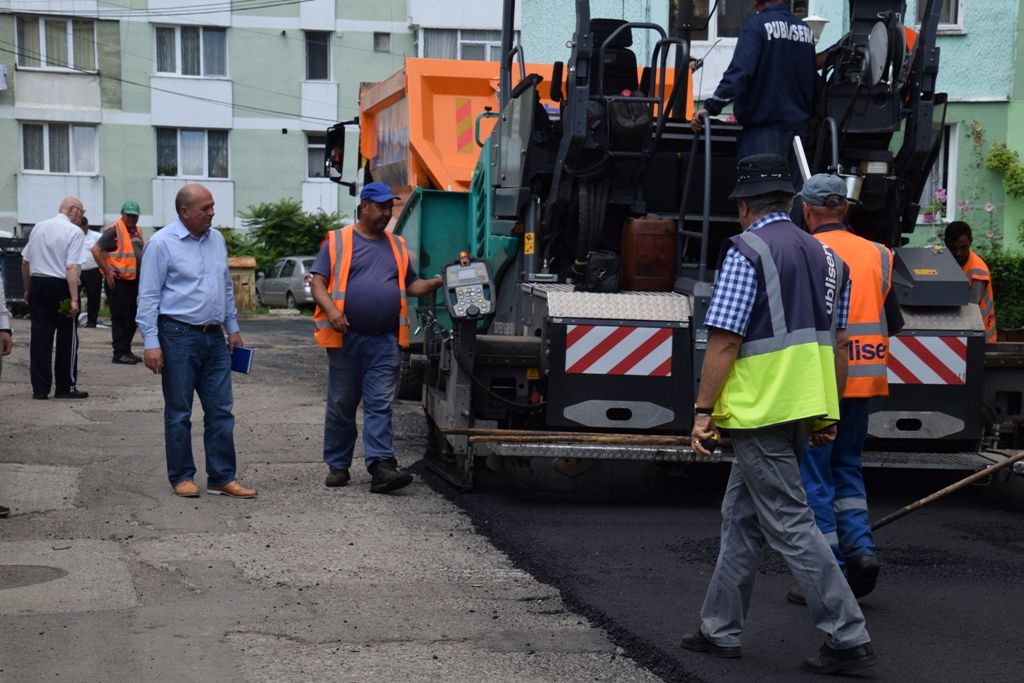 Primăvara începe cu asfaltări și reparații la străzile din Piatra-Neamț