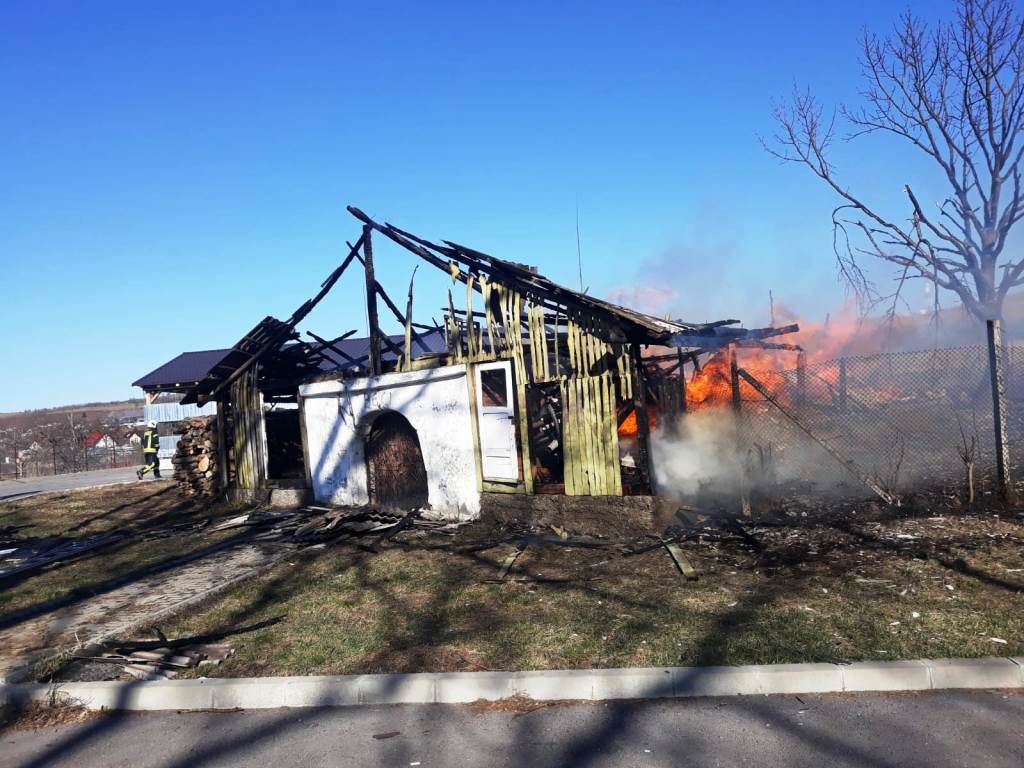 Incendiu de la o țigară la Liceul Tehnologic Special Ștefan cel Mare (FOTO)