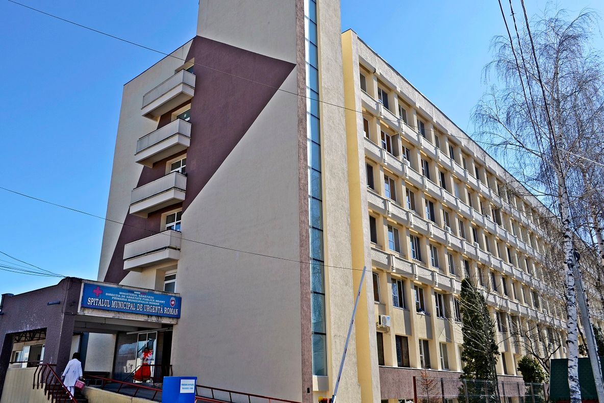 A murit după ce s-a aruncat de la etajul al doilea al Spitalului Municipal Roman