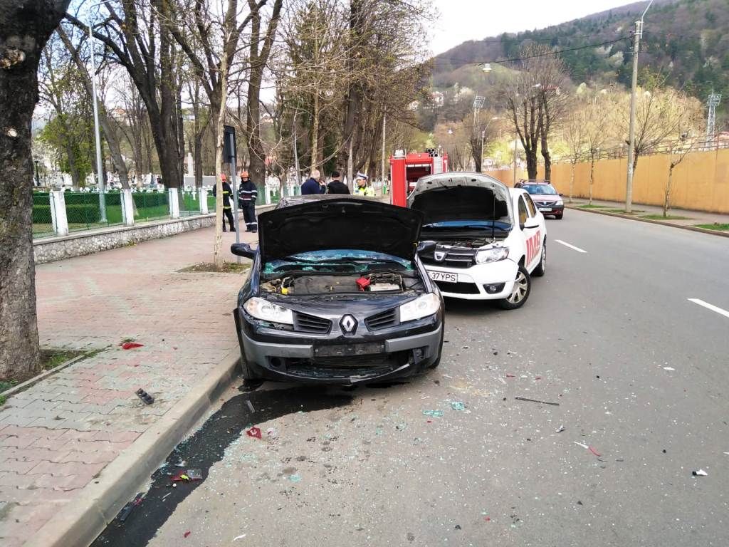 Șofer neatent, trei mașini „boțite” (FOTO)