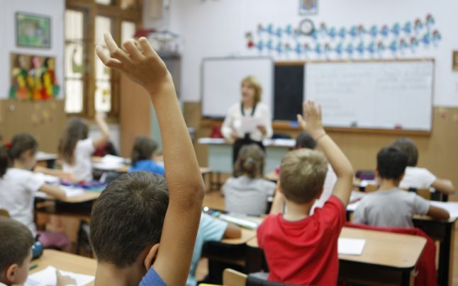 Bursele sociale pentru elevii din Piatra-Neamț, majorate la 70 de lei /lună