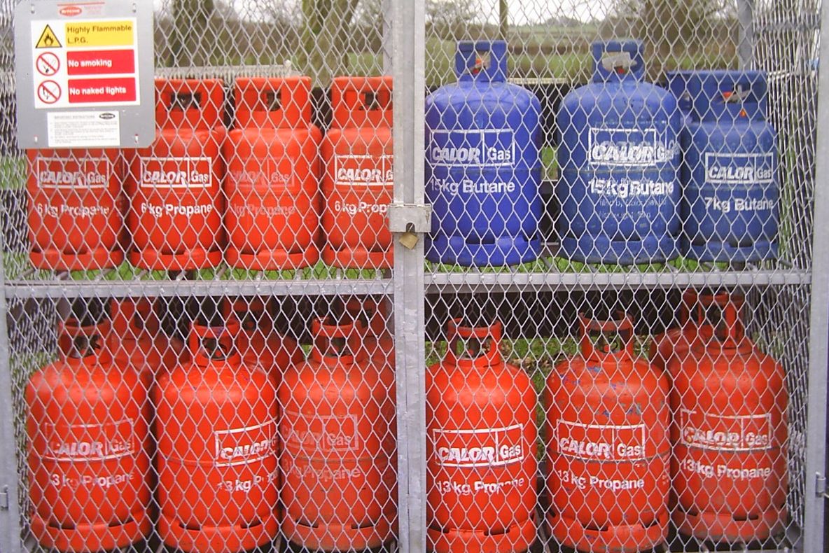 23 de societăți care deţin instalaţii de umplere a buteliilor cu gaz petrolier lichefiat, verificate de ITM. Vezi deficiențele identificate