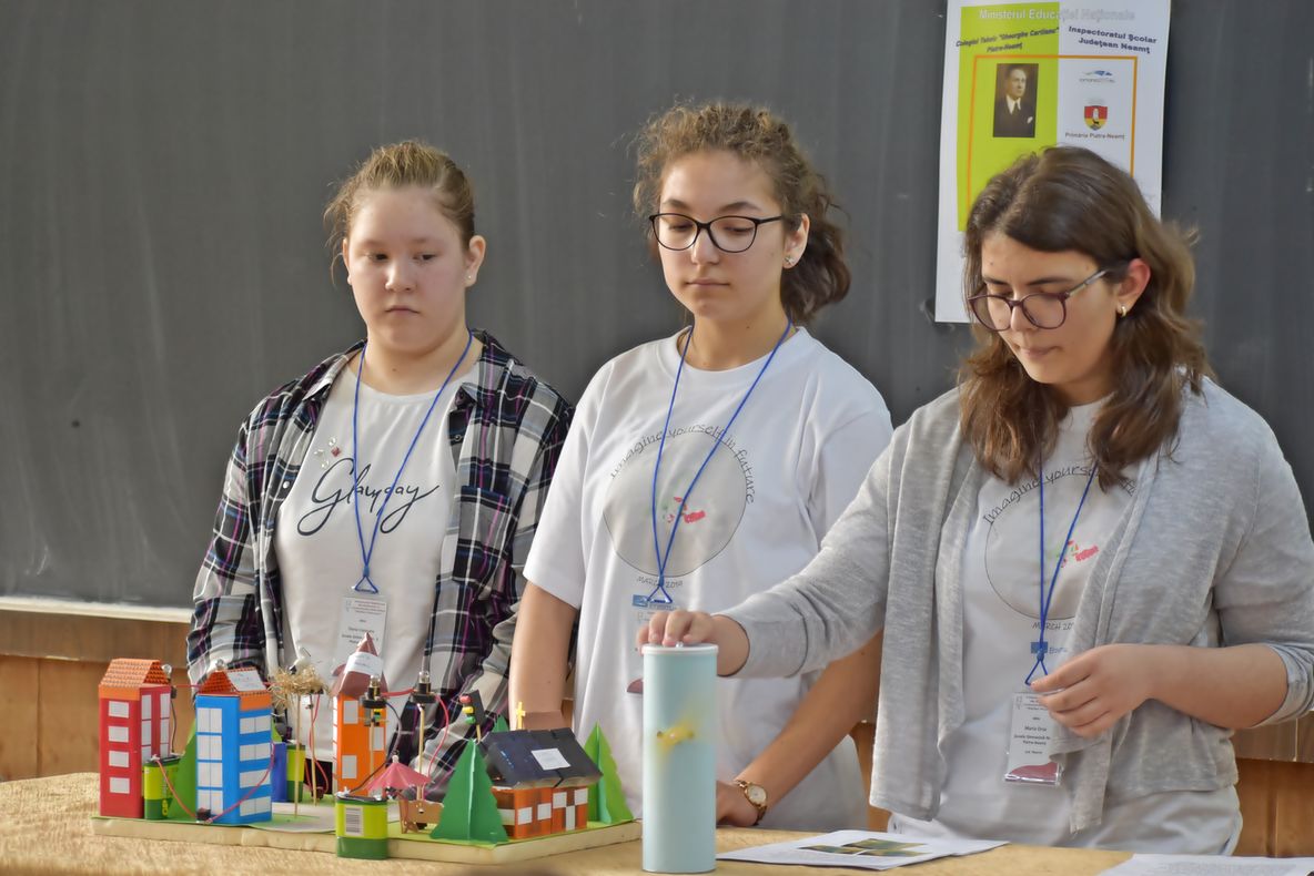 Reprezentanți din 27 de județe ale țării au participat la Concursul de Referate și Comunicări Științifice “Ștefan Procopiu” (FOTO)