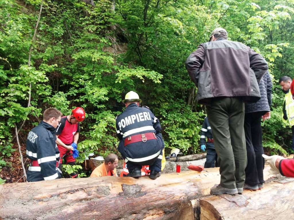 Un bărbat a decedat după ce a căzut într-o râpă (FOTO)