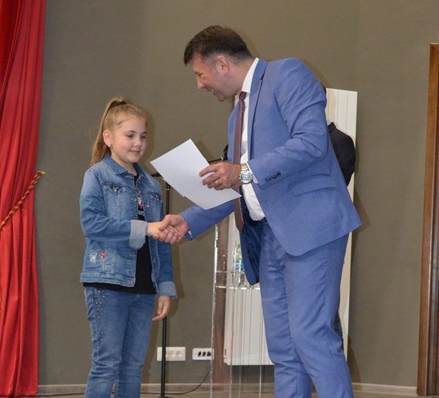 Elevii și profesorii din Roman, premiați în Gala Excelenței în Educație