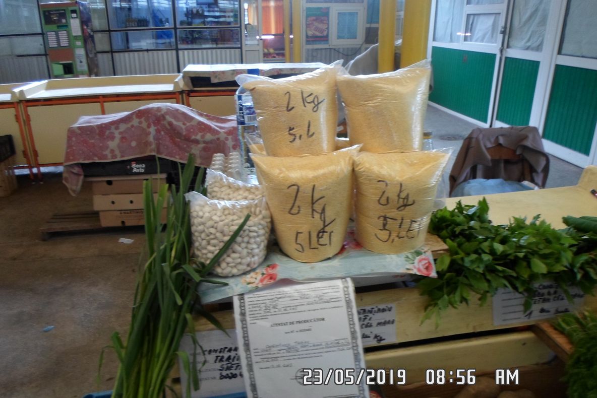 Polițiștii locali au aplicat amenzi de 16.000 de lei comercianților din piață