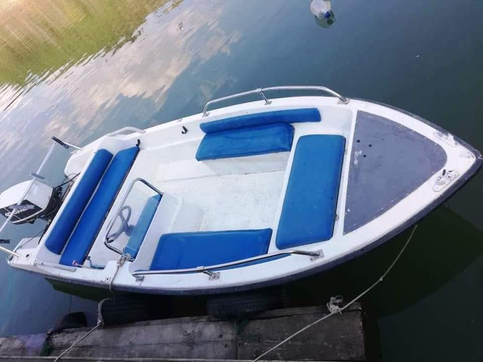 Barcă furată de pe lacul Izvorul Muntelui (FOTO)