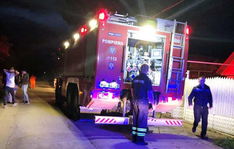 Incendiu la un autoturism. Proprietara a suferit un atac de panică