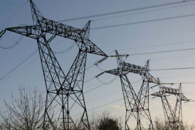 O localitate din Neamț a rămas fără curent electric după furtună