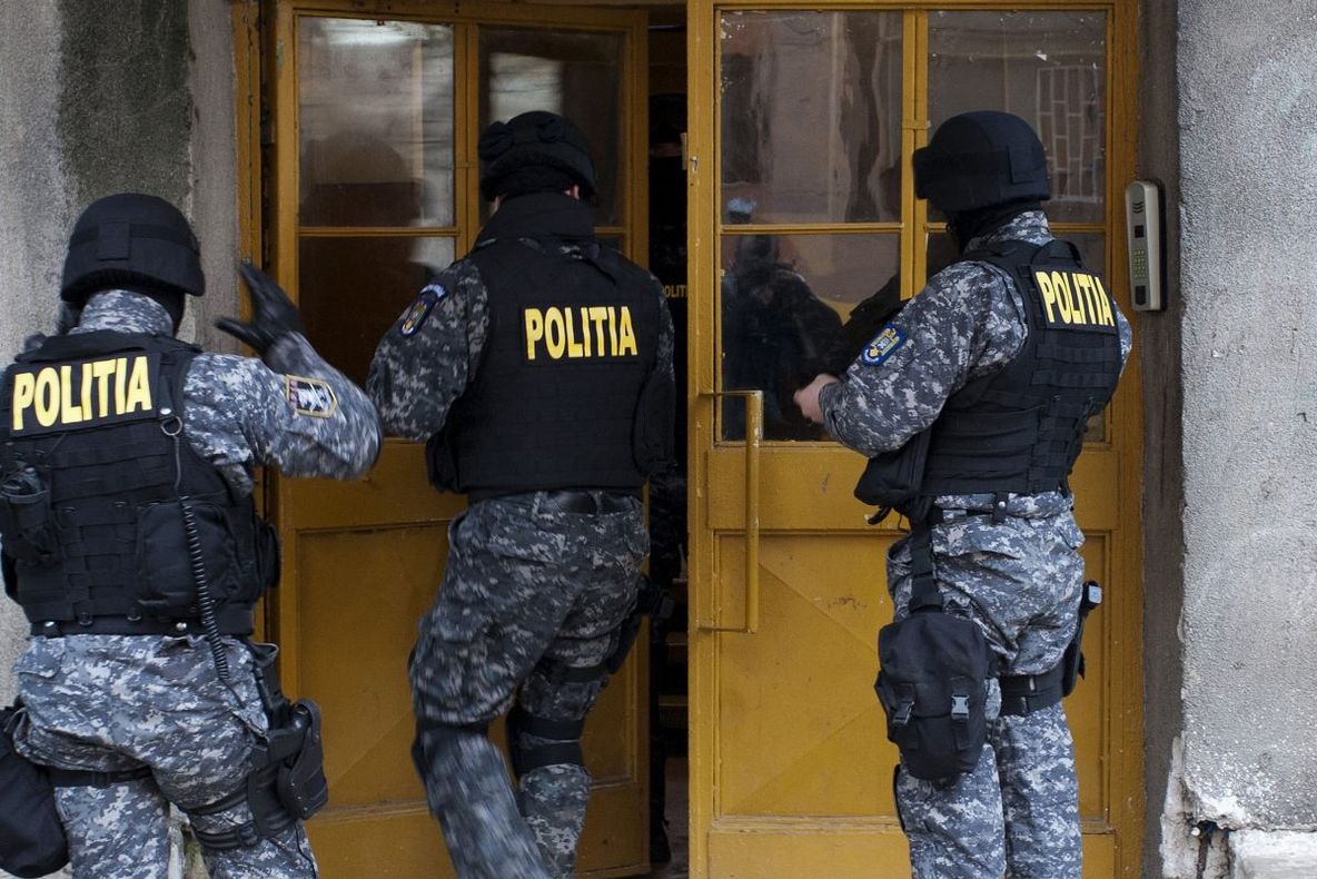 Percheziții de amploare pentru destructurarea unui grup infracţional organizat