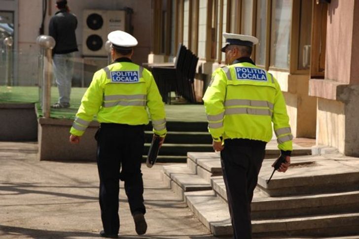 Drogați și nebuni, ridicați de polițiștii locali și duși la psihiatrie