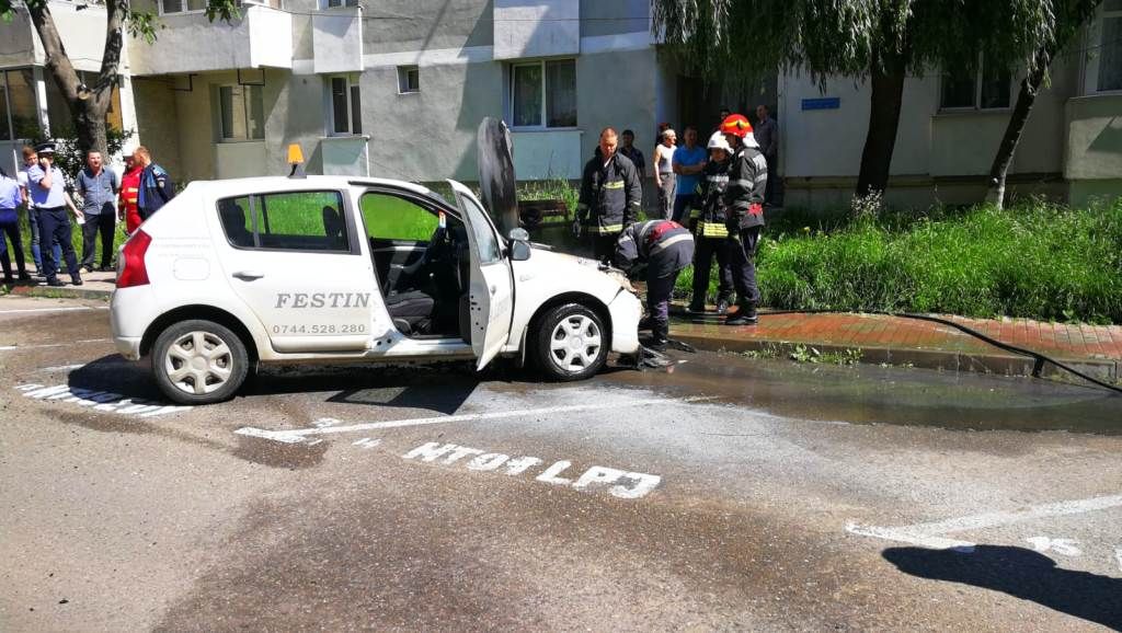 Incendiu la un autoturism (FOTO)