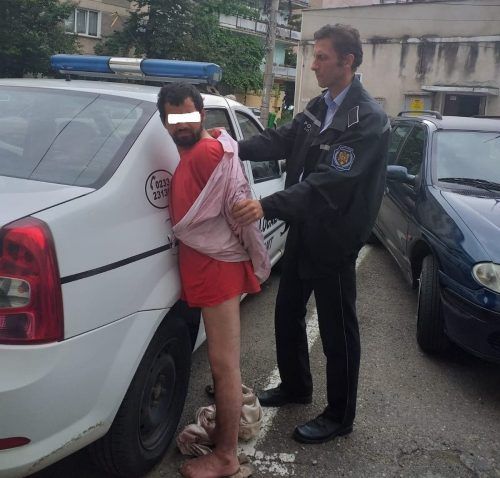 Bărbat cu tulburări de comportament, internat la psihiatrie