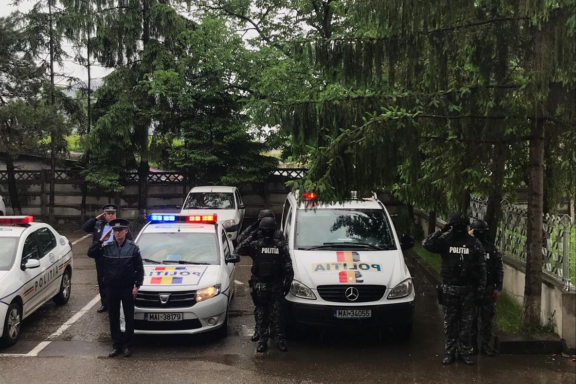 Moment de reculegere, pentru polițistul împușcat