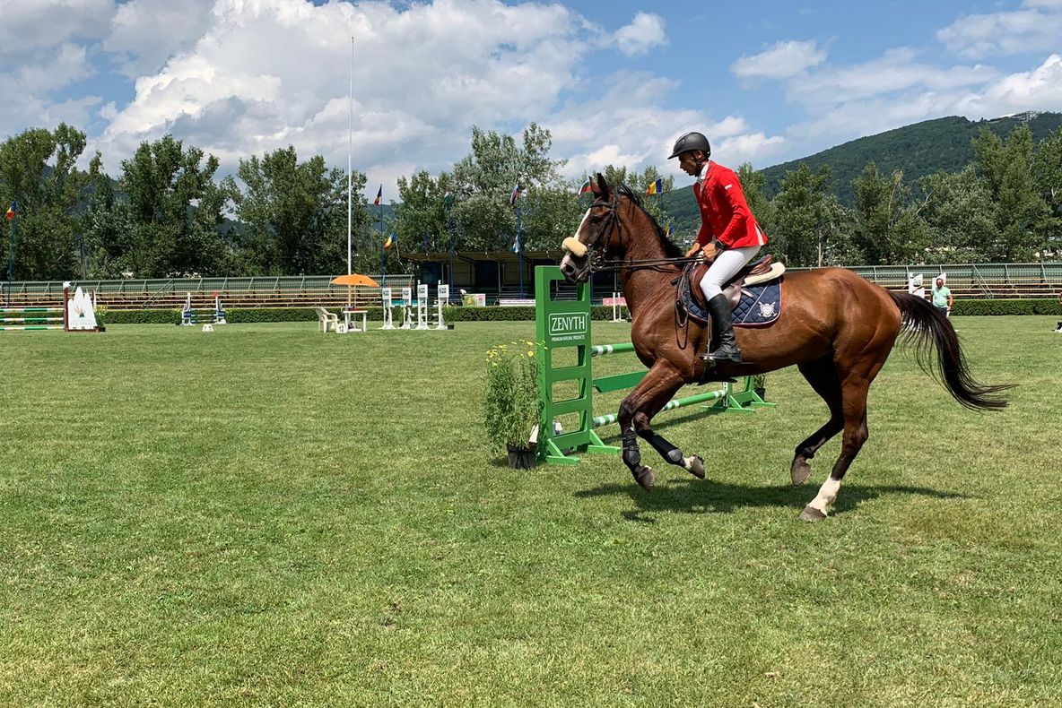 Vezi programul competițiilor ecvestre care au loc în aceste zile în Baza Hipică din Piatra-Neamț
