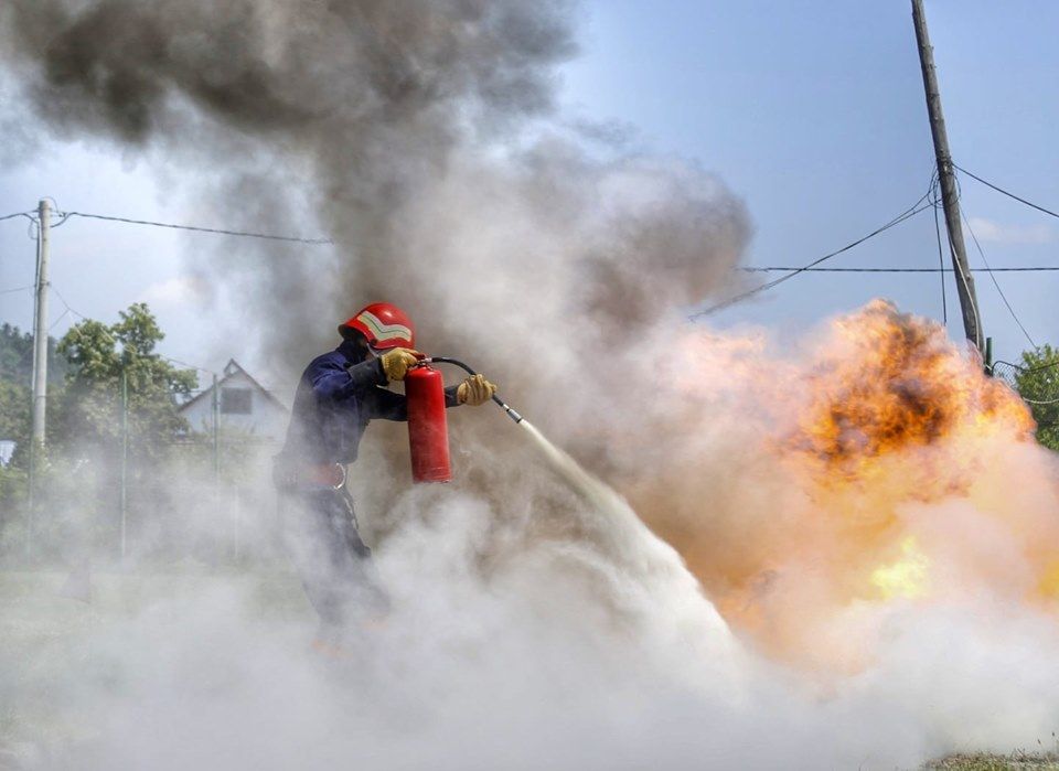 A dat foc la gunoi, dar a ajuns să-și distrugă magazia