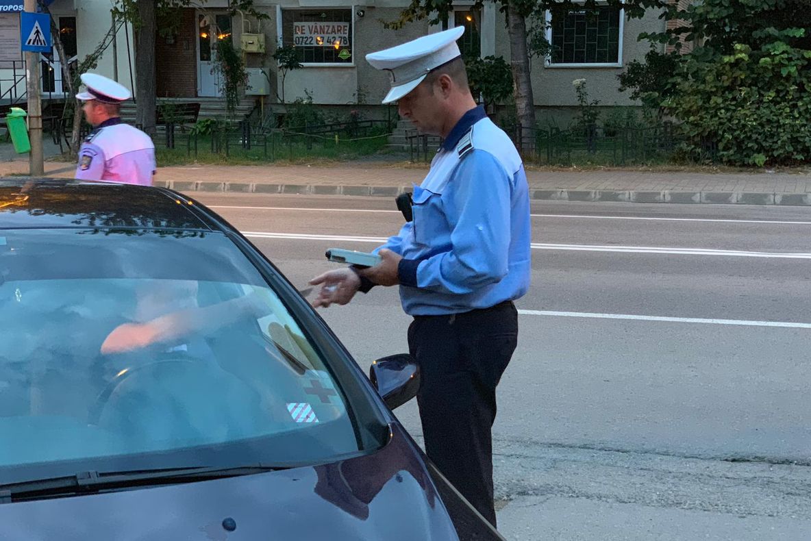 Era căutat pentru furt și a fost prins beat la volan