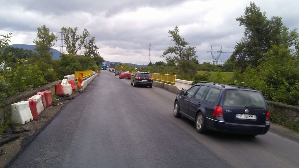 Se circulă pe ambele sensuri pe podul de la Preluca (FOTO)