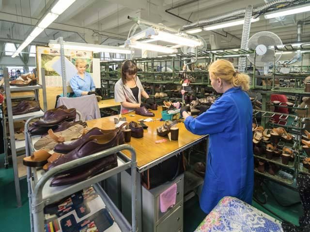 Inspectorii ITM, în control la angajatorii care își desfășoară activitatea în industria ușoară