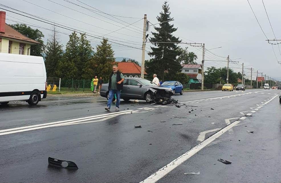 Accident pe DN 15, în localitatea Dumbrava Roșie (FOTO)