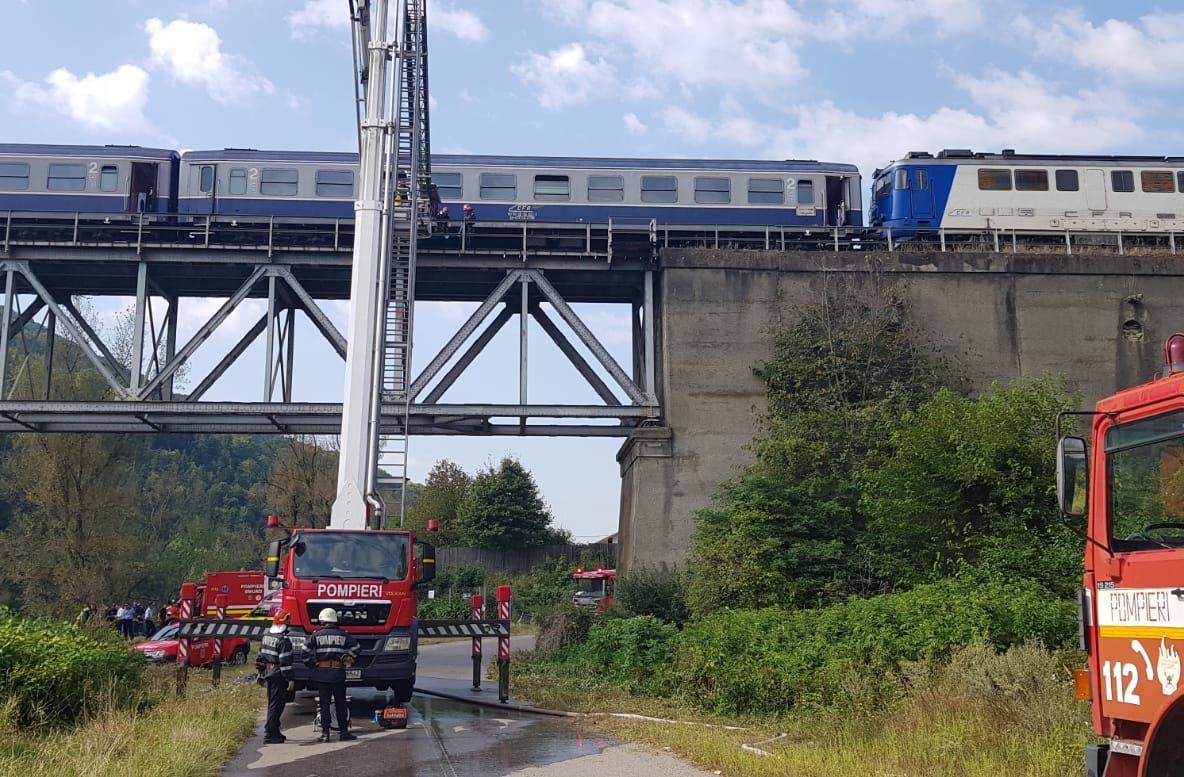 Exercițiu în cazul producerii unui accident feroviar pe un pod de cale ferată (Galerie FOTO)
