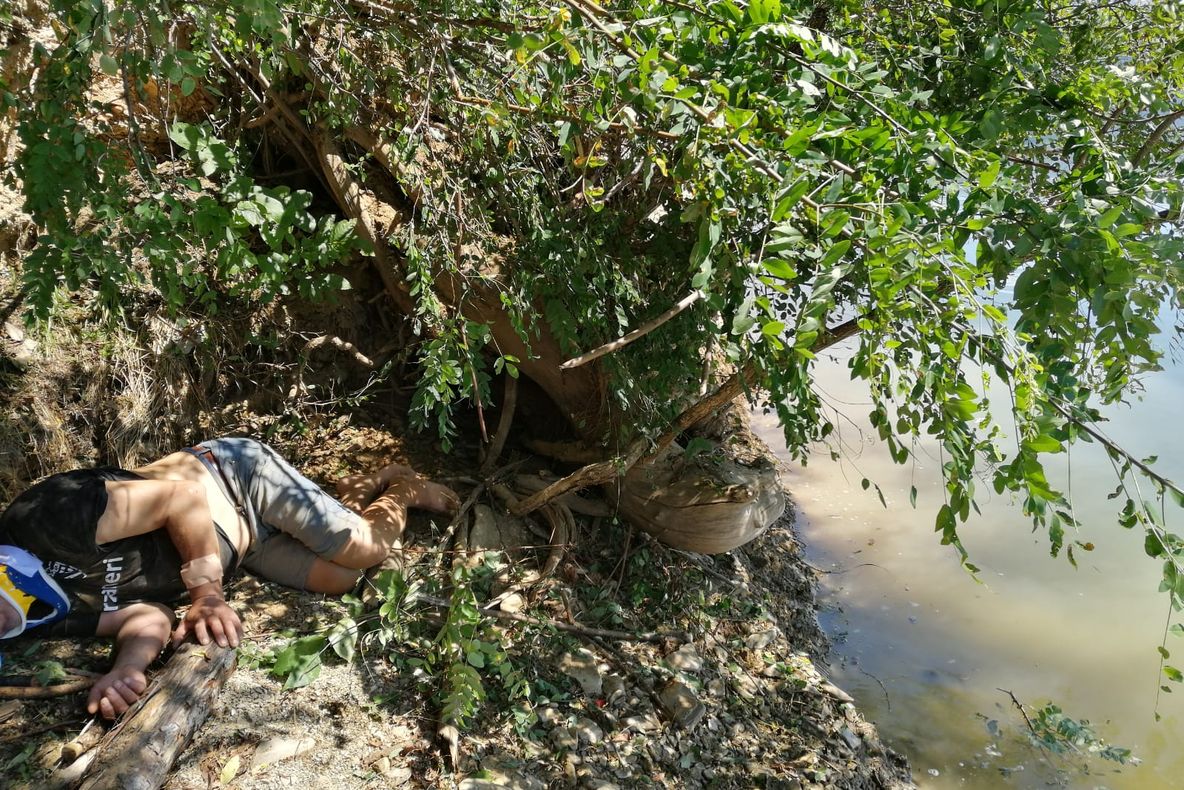 Bărbat căzut de la cinci metri, salvat de pompieri