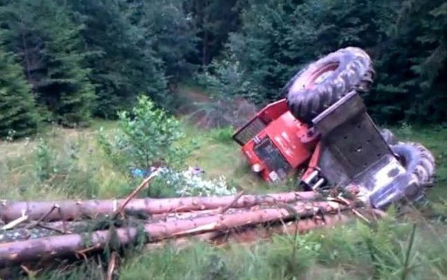 Dosar penal pentru 3 infracțiuni după ce un bărbat s-a răsturnat cu TAF-ul