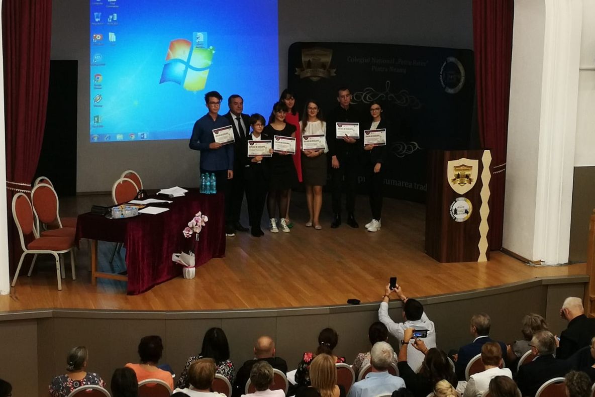 Elevii de 10 la Bacalureat și Evaluarea Națională , premiaţi