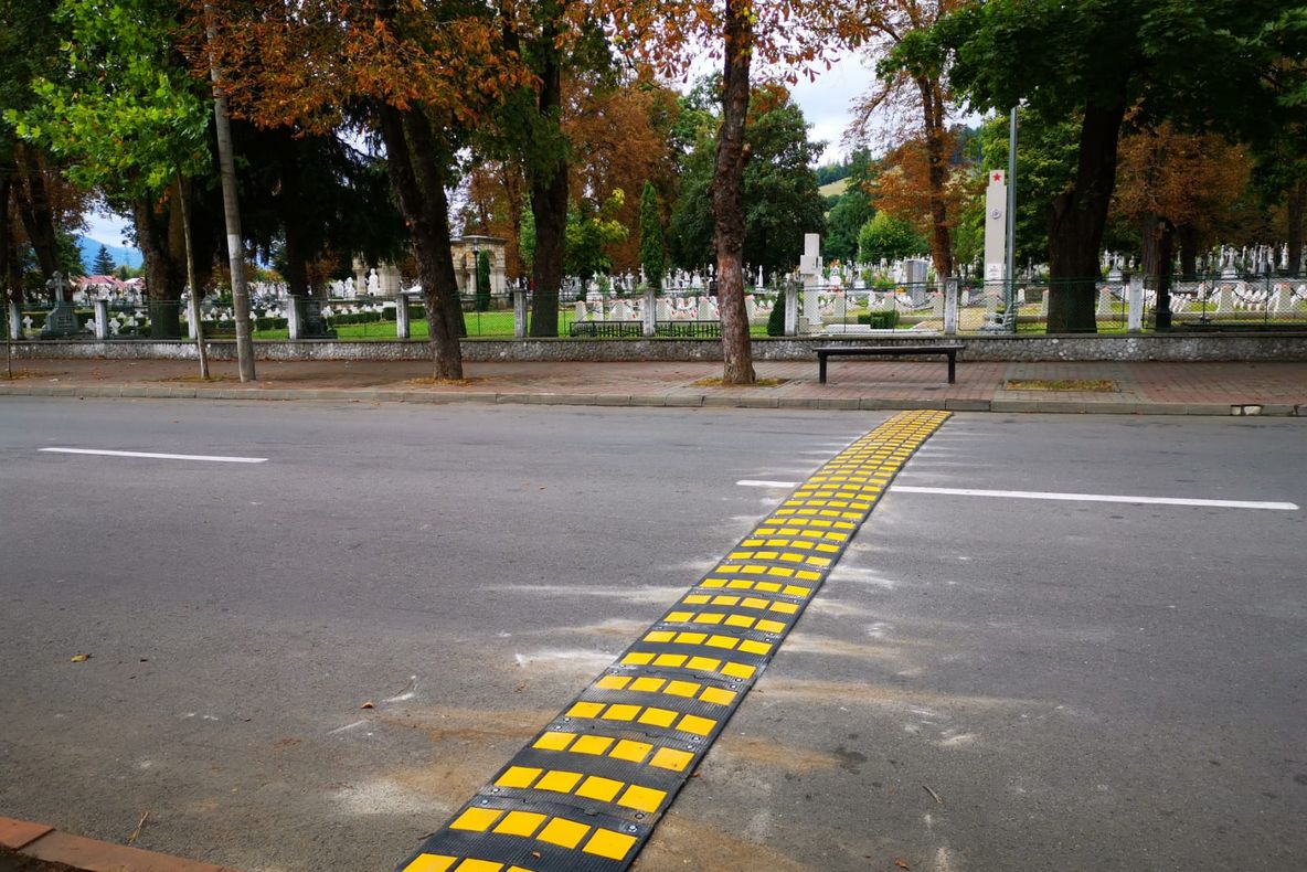 Limitatoare de viteză, montate în zona stadionului din Piatra-Neamț (FOTO)