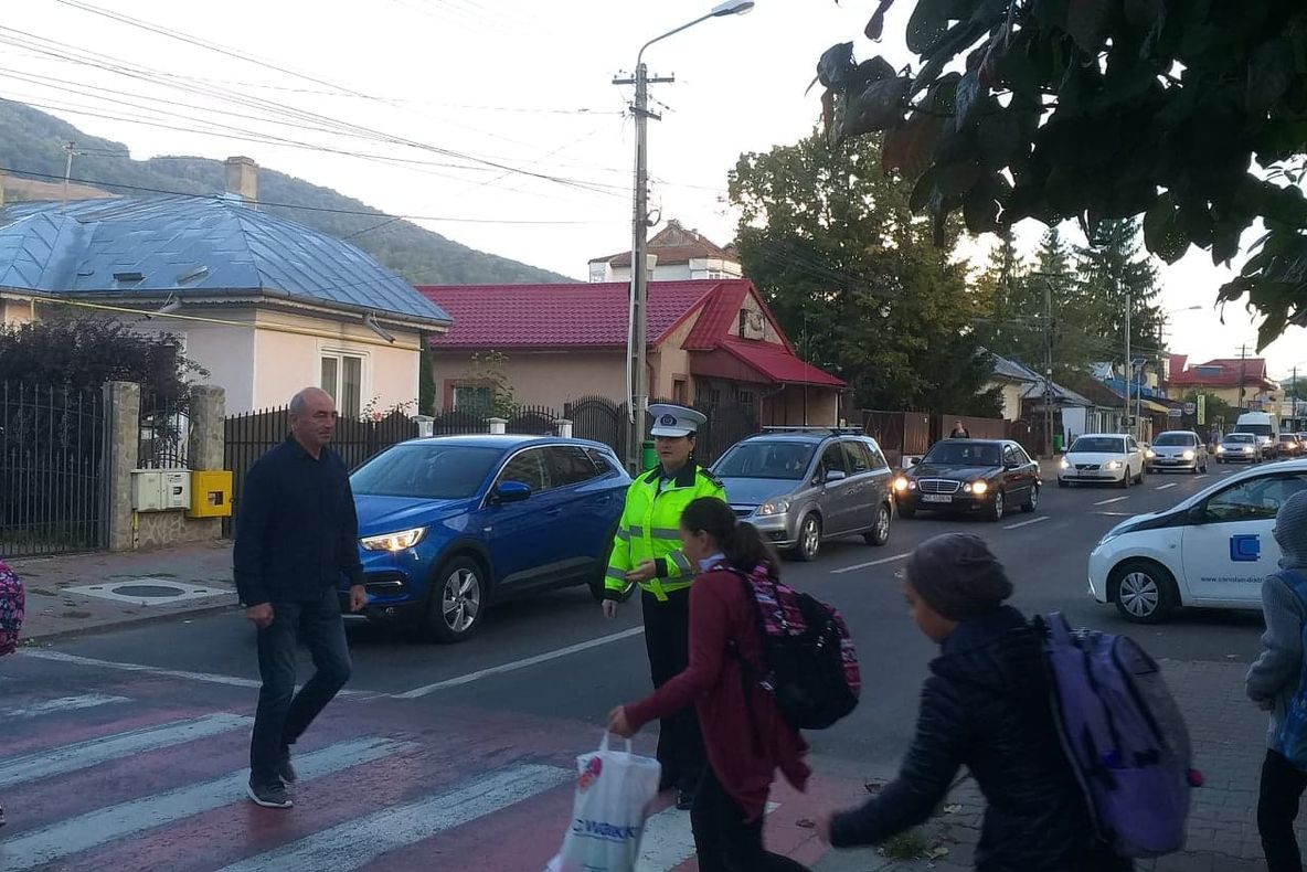 Zece unități de învățământ din Piatra-Neamț, supravegheate de polițiștii locali