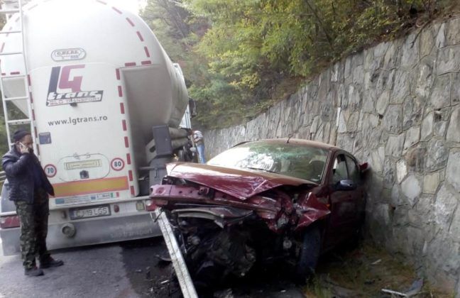 A depășit o căruță fără să se asigure și a ajuns la spital (FOTO)