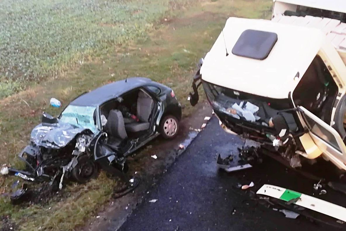 Accident mortal după o coliziune între un TIR și un autoturism (FOTO)