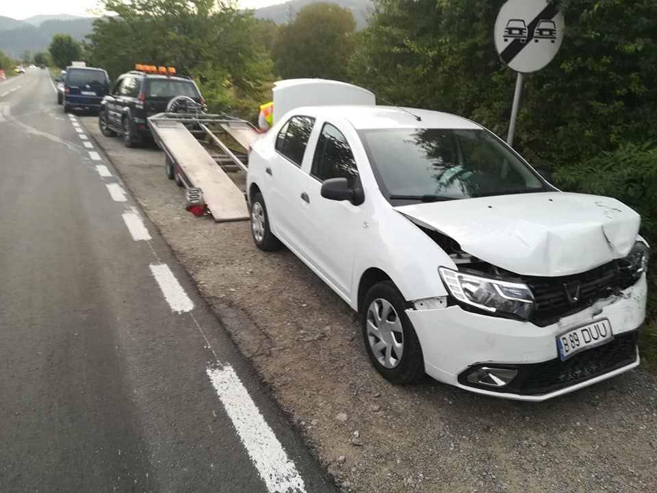 Trei răniți la Pângărați după o coliziune între trei autoturisme (FOTO)