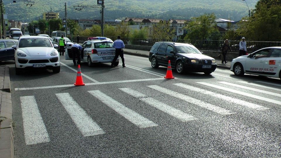 Accidentată pe trecerea pentru pietoni (FOTO)