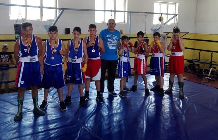 60 de sportivi vor participa la turneul amical de box „Cupa Roman-Mușat”