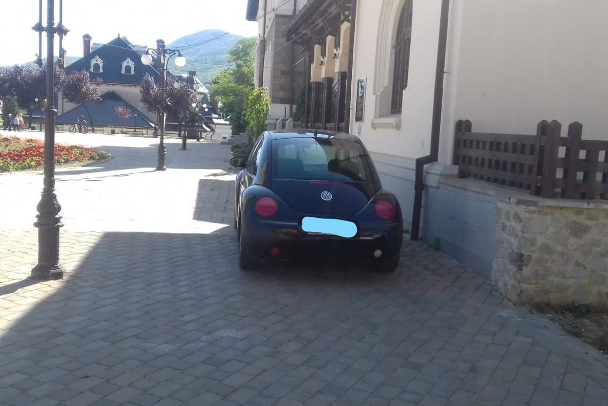 Parchezi pe Platoul Curții Domnești? Te amendează Poliția Locală cu 300 de lei