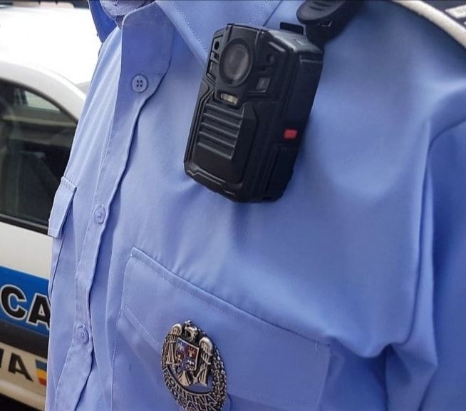 Polițiștii locali din Piatra-Neamț vor avea camere video montate pe uniforme