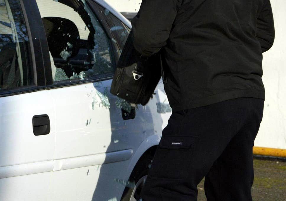 Hoț din mașini, reținut de polițiști