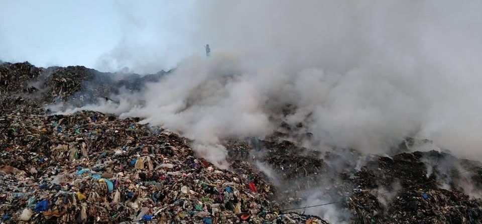 Incendiu la groapa ecologică de gunoi din Girov